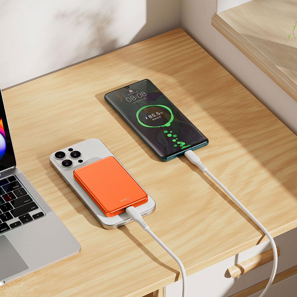 Wiwu P15 LED Işık Göstergeli Ultra İnce PD 20W Kablosuz Powerbank 5000mAh 15W Turuncu